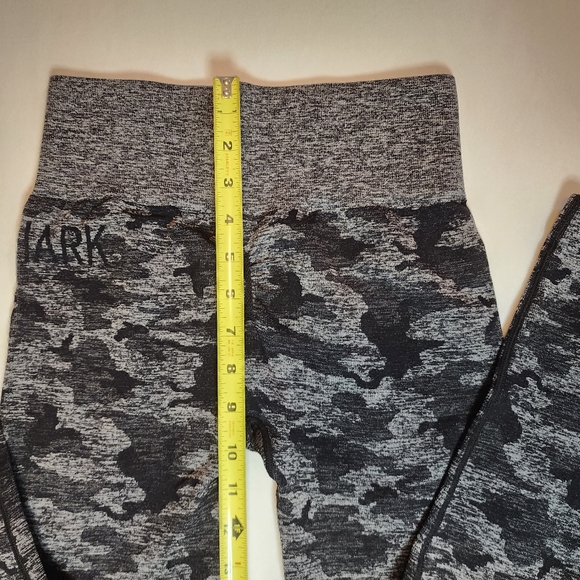 Gymshark Adapt Camo Seamless Leggings black and gray camo size xs - Picture 8 of 12